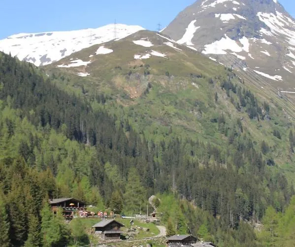 Matreier Tauernhaus بيت ضيافة