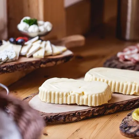 Konukevi Matreier Tauernhaus 3*