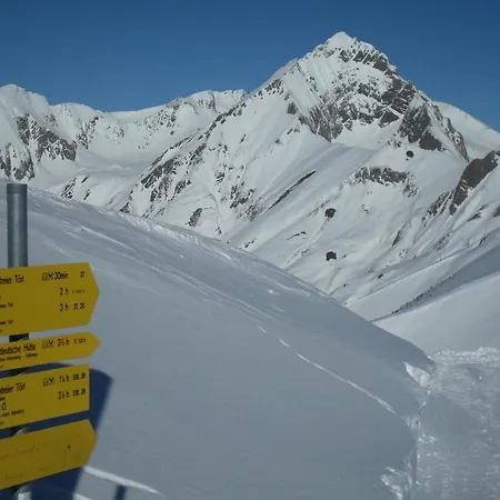 Konukevi Matreier Tauernhaus 3*